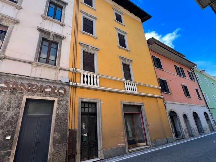 Casa con 6 locali in vendita in Via Roma, Cedegolo
