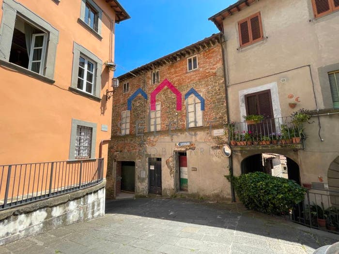Casa con 5 locali in vendita in Centro, Villa Basilica