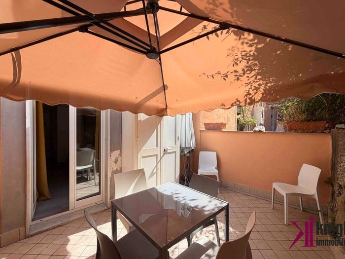 Appartamento con 5 locali in vendita in Via Croce Rossa, Rione Alto, Napoli