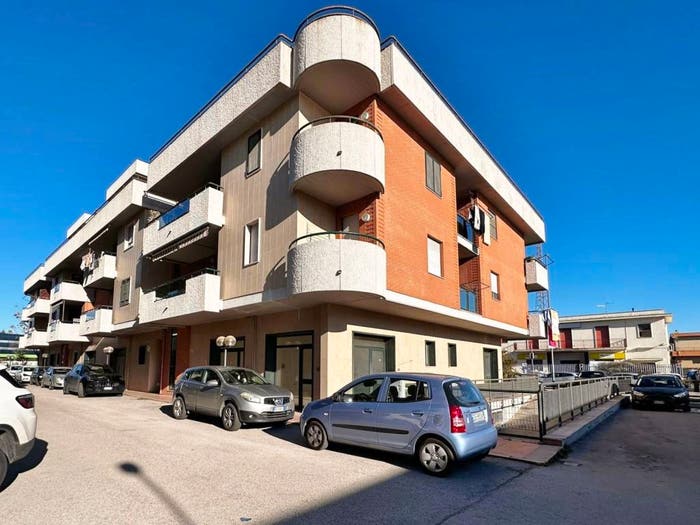 Appartamento trilocale in vendita in Viale degli Artigiani, Villaggio Artigiani Via Manfredonia, Foggia