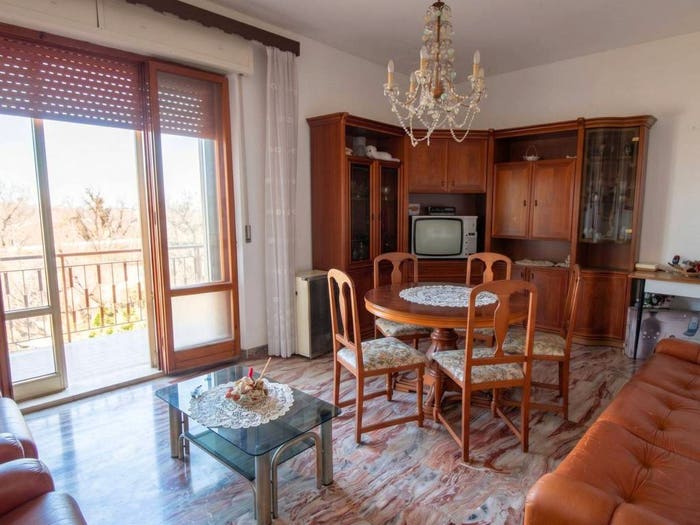 Appartamento con 6 locali in vendita in Via Quarnaro, Stazione, Ancona