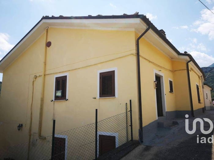 Appartamento con 5 locali in vendita in Strada MACCHIE, Centro, Farindola