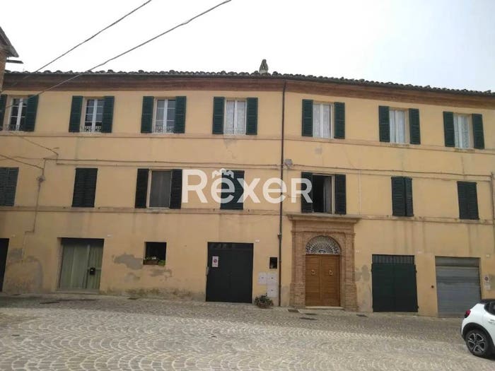 Appartamento con 6 locali in vendita in Via Tito Mei, Montecarotto