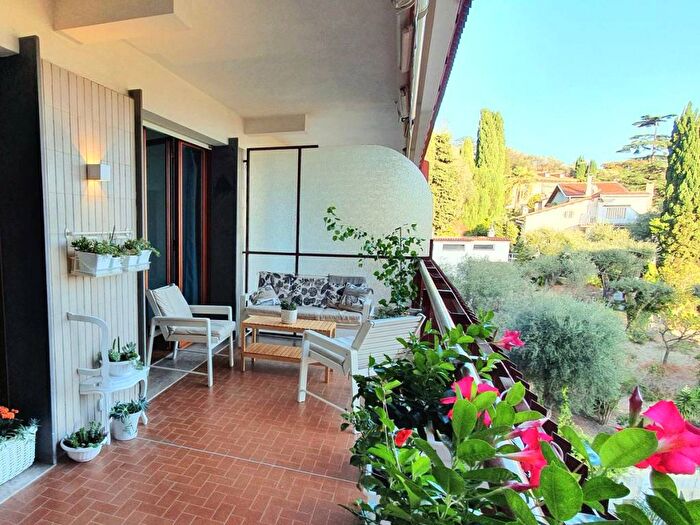 Appartamento trilocale in vendita in Via Romana, Bordighera