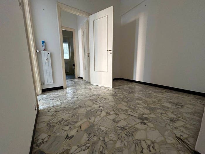 Appartamento trilocale in vendita in Via Francesco Pastonchi, Marassi, Genova