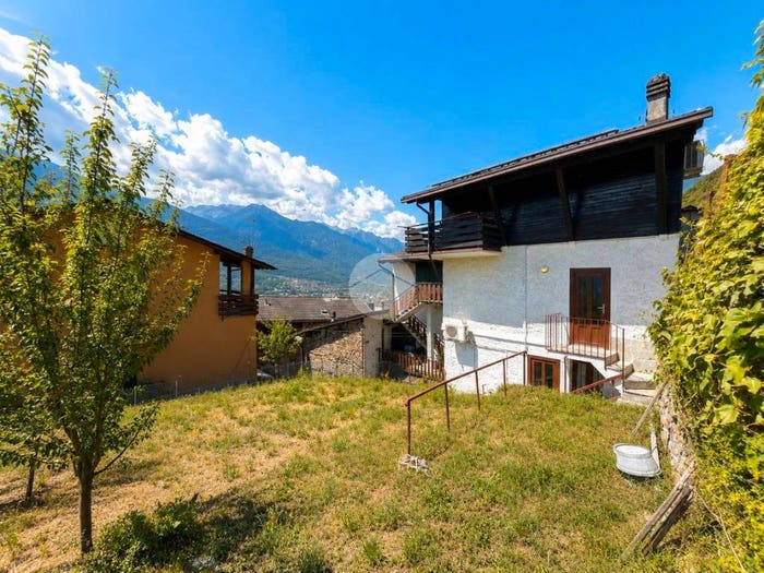 Casa quadrilocale in vendita in Via della Valletta, Montagna in Valtellina