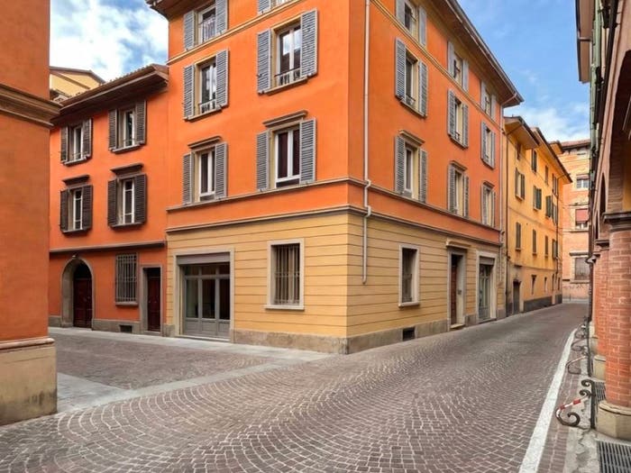 Appartamento trilocale in vendita in Vicolo Carega, Centro Storico, Bologna