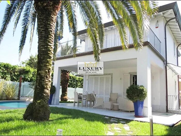 Casa con 7 locali in vendita in Via Gente di Mare, Forte Dei Marmi