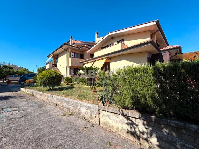 Appartamento quadrilocale in vendita in Via Arno, Centro, Lariano