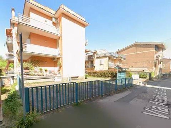 Appartamento con 5 locali in vendita in Via Alcide De Gasperi, Faleria