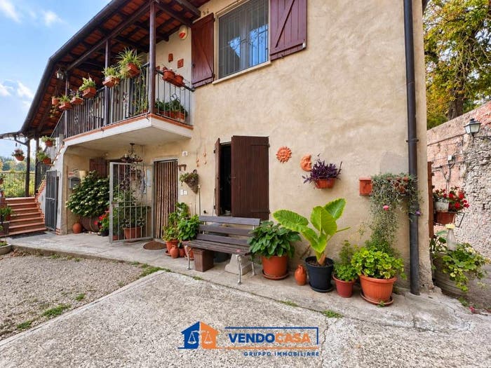 Appartamento quadrilocale in vendita in Frazione Chiesa Vecchia, Calamandrana