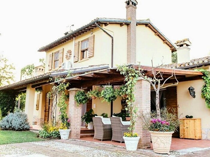 Casa con 6 locali in vendita in Uncinano Monti Martani, Spoleto