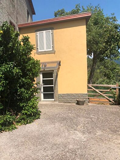 Casa con 14 locali in vendita in Strada Provinciale Massese Diramazione, Comano