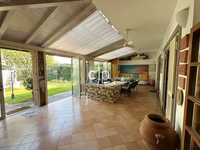 Casa quadrilocale in vendita in Via Portovenere, Fregene, Fiumicino