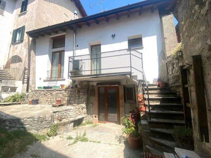 Appartamento in vendita in Via Fratelli Palli, Lanzo D'Intelvi, Alta Valle Intelvi