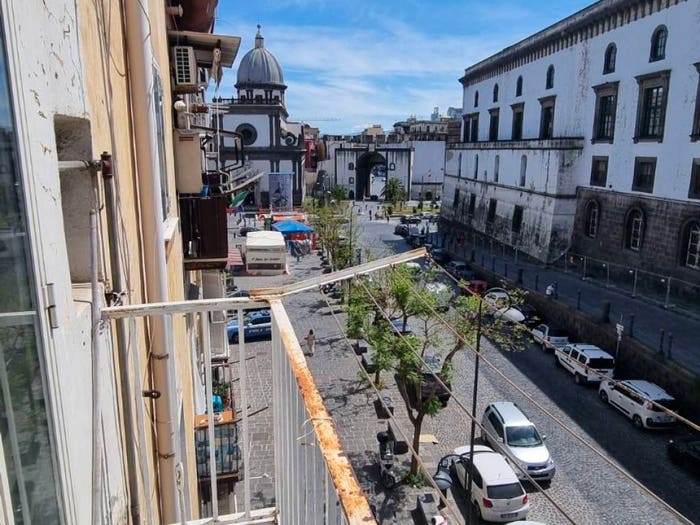 Appartamento trilocale in vendita in Piazza Enrico De Nicola, Tribunali, Napoli