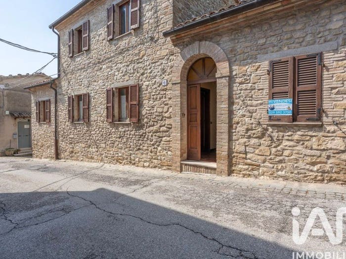 Casa con 6 locali in vendita in Frazione Avenale, Avenale, Cingoli