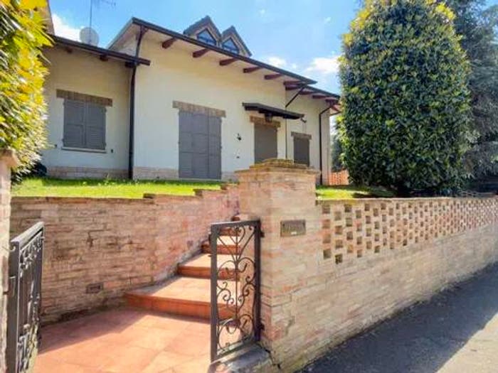 Casa con 6 locali in vendita in Via Giacomo Leopardi, Centro, Castelvetro di Modena