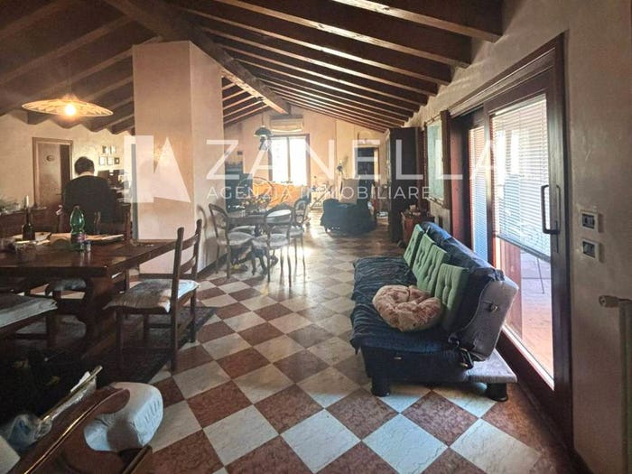 Casa con 6 locali in vendita in Via San Pio X, Castelfranco Veneto