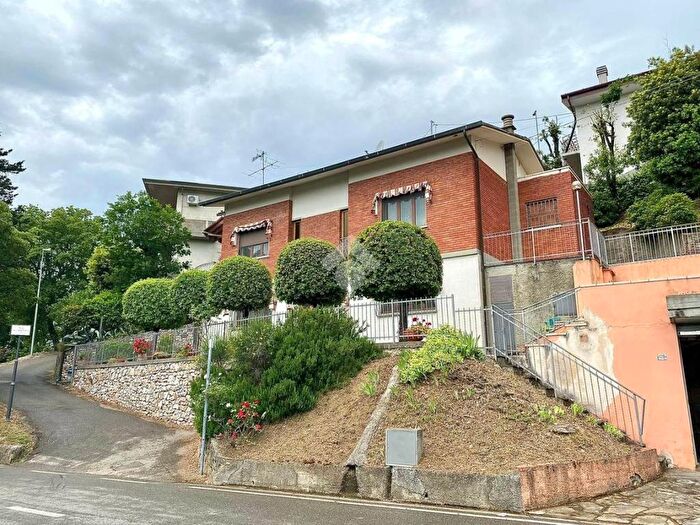 Casa con 6 locali in vendita in Via Montalbano, San Baronto, Lamporecchio