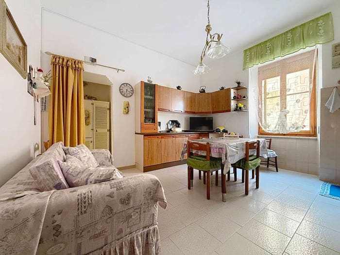 Appartamento trilocale in vendita in Via Gofredo Mameli, Porto Torres
