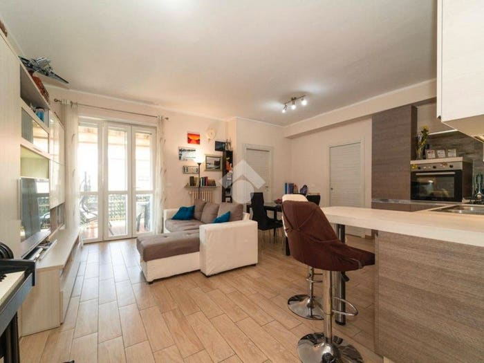 Appartamento con 5 locali in vendita in Via enrico montanaro, Centro, Grugliasco
