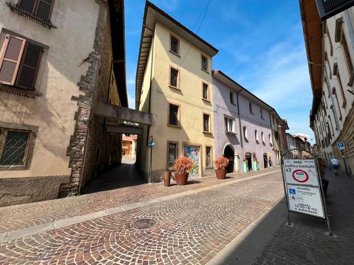 Appartamento con 6 locali in vendita in Via Giuseppe Mazzini, Centro, Albino