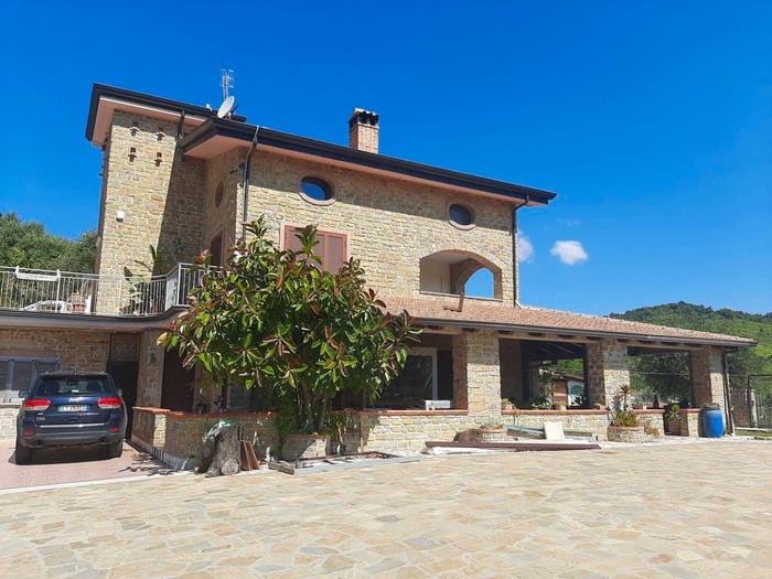 Casa con 6 locali in vendita in Casal Velino