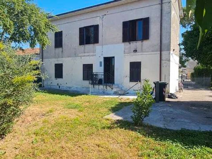 Appartamento quadrilocale in vendita in Via Aldo Pucciarelli SNC, Avenza, Carrara