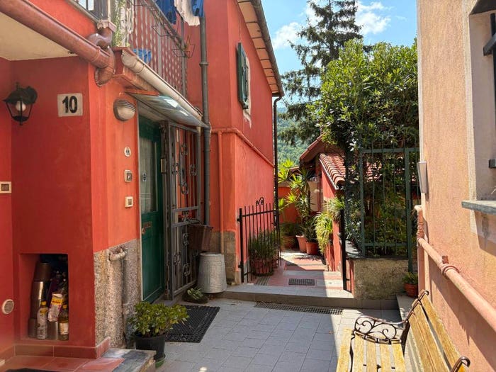 Casa trilocale in vendita in Via Villa, Bavari, Genova