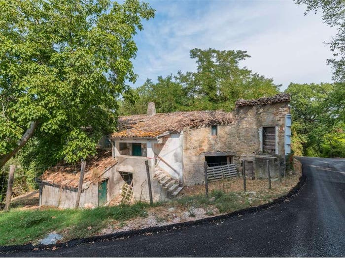 Casa con 6 locali in vendita in Tavoleto