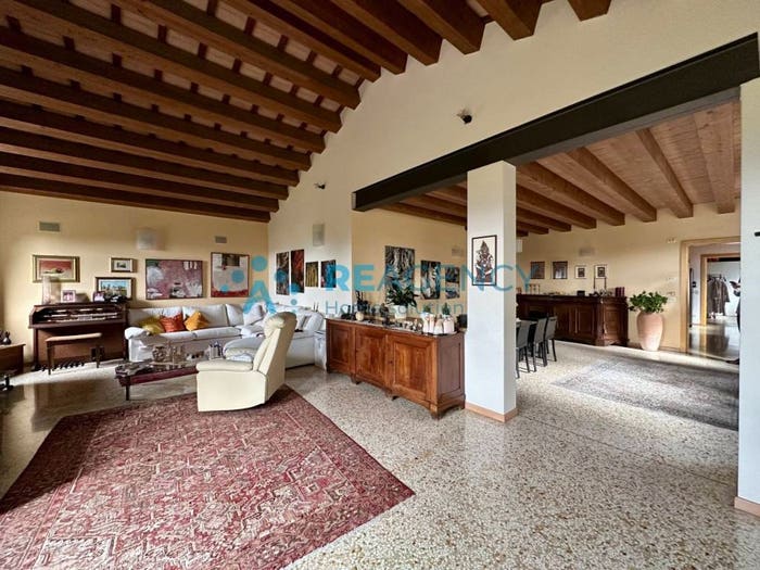 Casa con 6 locali in vendita in Via Ugo Foscolo, Brendola