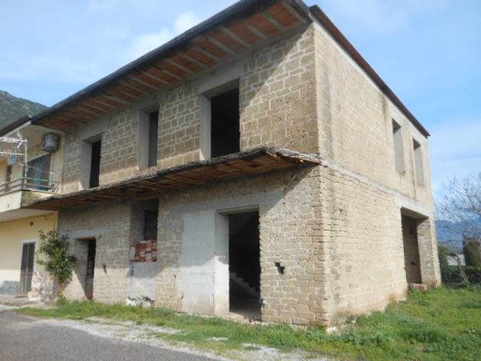 Casa con 6 locali in vendita in Strada Provinciale di Pietravairano, Pietravairano