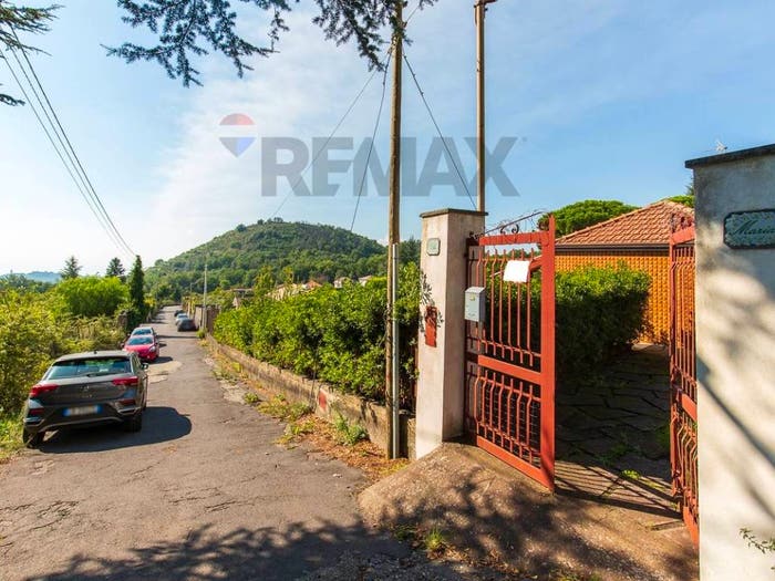 Casa bilocale in vendita in Via Federico Confalonieri, Centro, Pedara