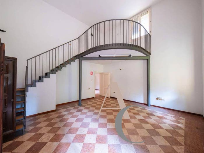 Appartamento bilocale in vendita in Strada Maggiore, Santo Stefano, Bologna