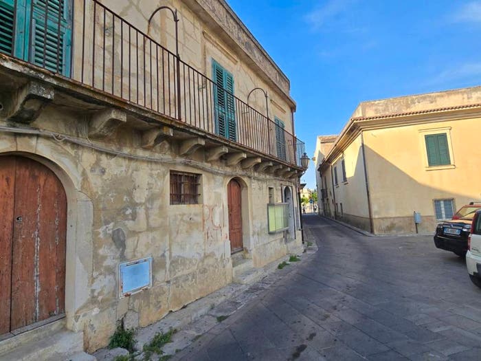 Appartamento trilocale in vendita in Via Placido Fiore, Centro, Montalbano Elicona