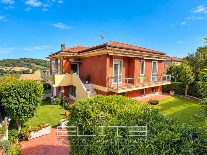 Casa quadrilocale in vendita in VIA DEL CASTELLANO, Pietralacroce, Ancona