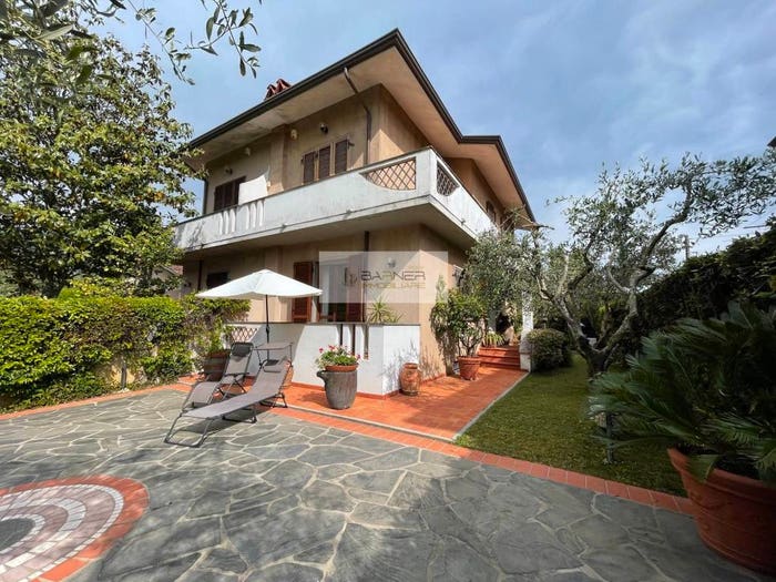 Casa con 6 locali in vendita in Via dei Ciliegi, Camaiore Paese, Camaiore