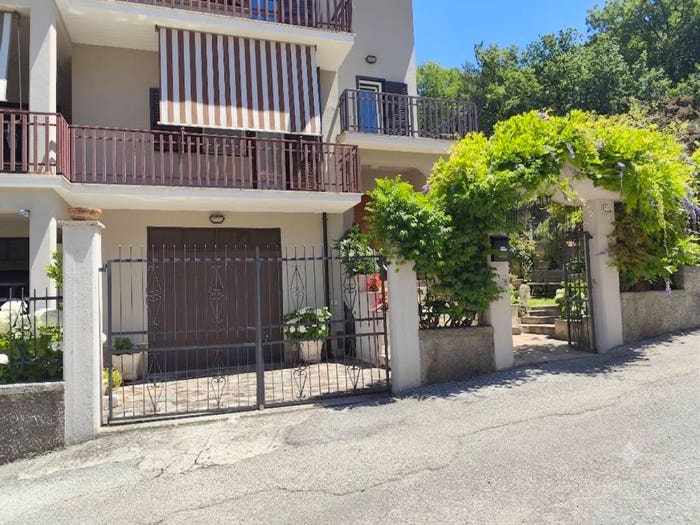Appartamento con 5 locali in vendita in Via Santa Rita da Cascia, Balsorano Nuovo, Balsorano