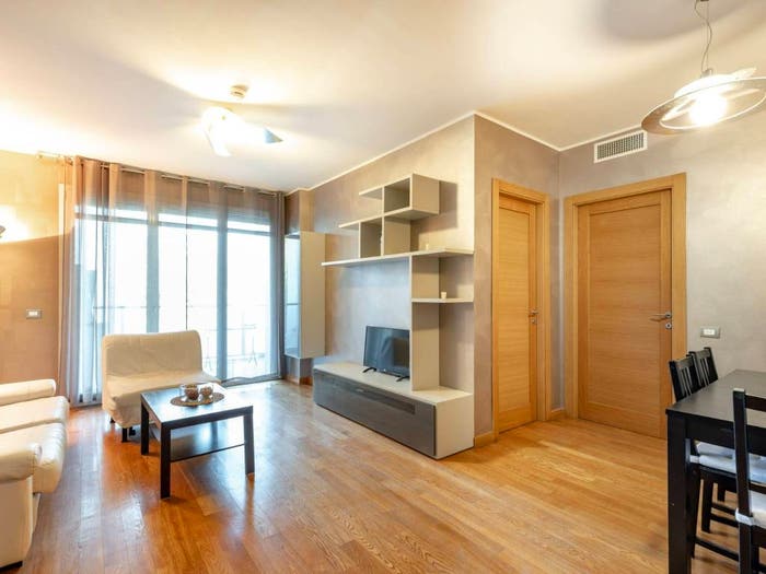 Appartamento trilocale in vendita in Viale Cassala, Navigli Darsena, Milano