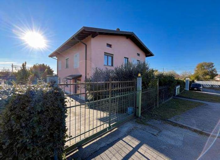 Appartamento trilocale in vendita in Via Napoleone Tirale, Lonato, Lonato del Garda