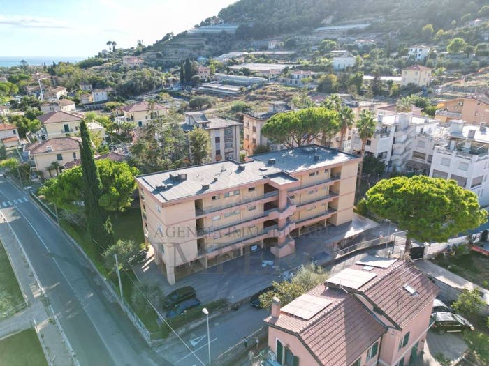 Appartamento bilocale in vendita in Via Defisiu, Due Strade, Bordighera