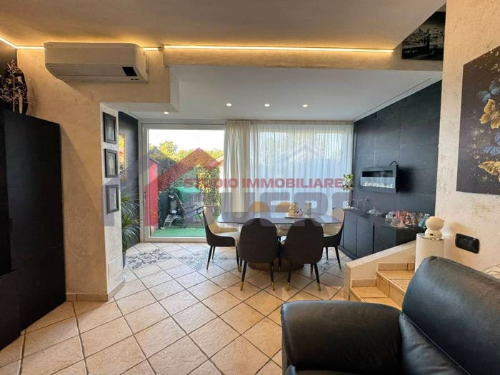 Casa trilocale in vendita in Via Vincenzo Bellini, Centro, Fino Mornasco
