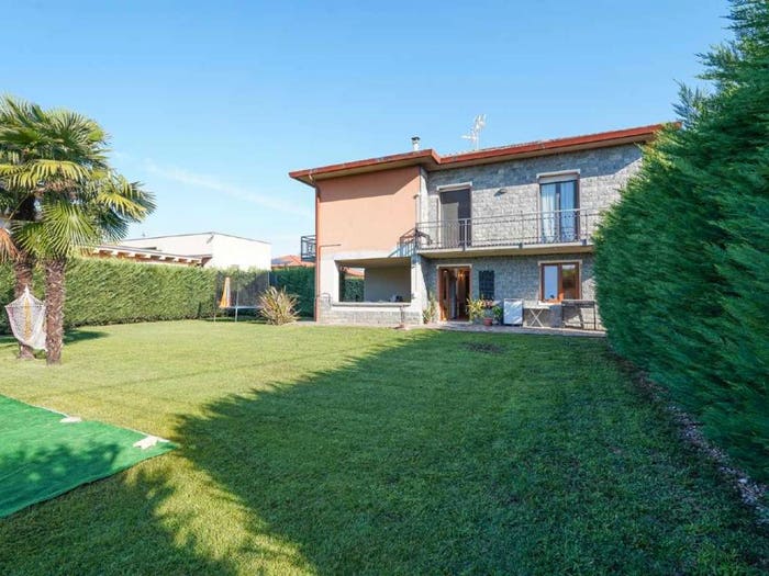Casa con 5 locali in vendita in via MAZZINI, Madone