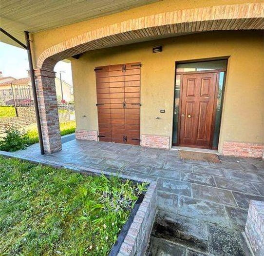 Casa con 6 locali in vendita in Mezzano Borgo Masotti, Ravenna