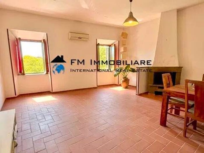 Casa con 6 locali in vendita in Piazzale La Marmora, Monterosi