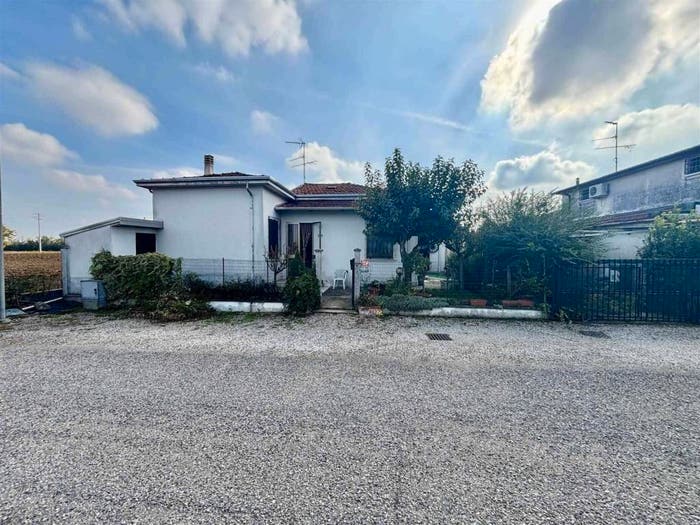 Casa quadrilocale in vendita in Curtatone