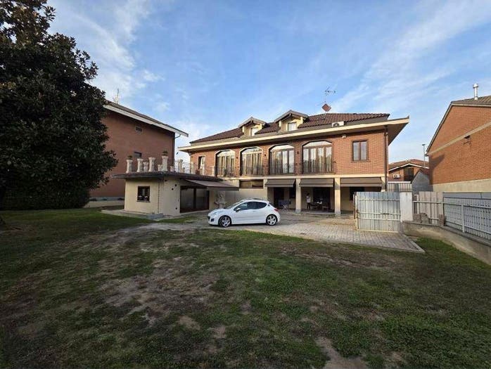 Casa quadrilocale in vendita in Via Pallavicino, Nichelino