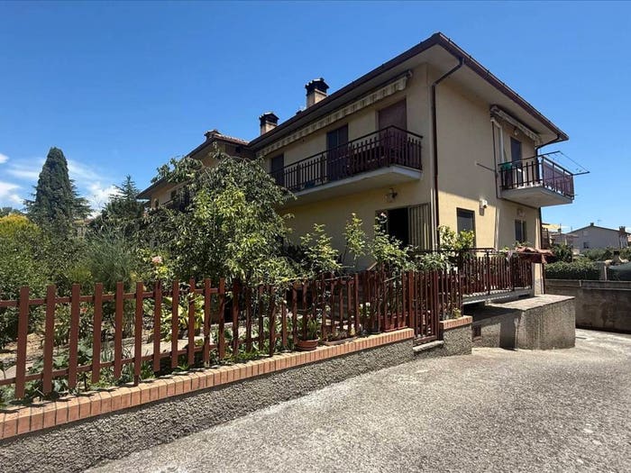 Appartamento trilocale in vendita in Viale Umbria, Contrada Prati, Castiglione del Lago