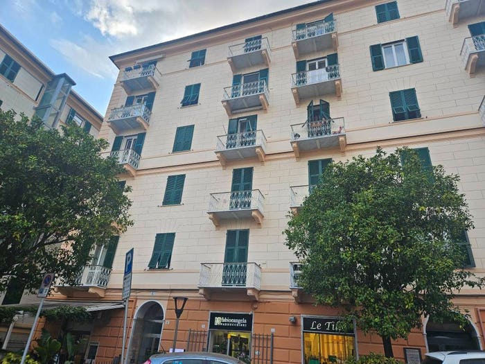 Appartamento quadrilocale in vendita in Via Martiri della Libertà, Pegli, Genova